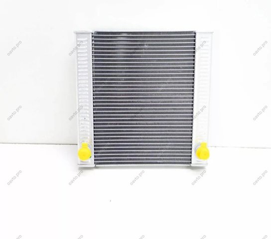 Радиатор охлаждения двигателя, правый 17118620207 BMW