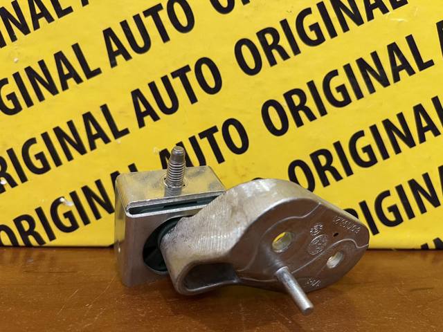 BMW 18208683823 Кронштейн приемной трубы глушителя в наличии Киев