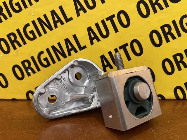BMW 18208683823 Кронштейн приемной трубы глушителя в наличии Хмельницкий
