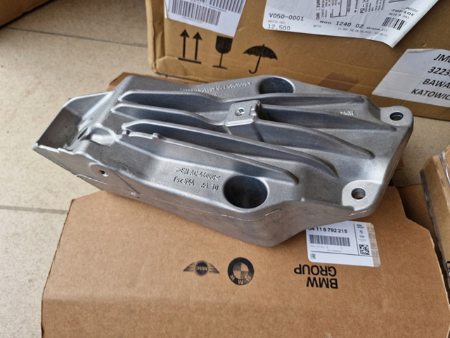 22116861555 BMW Кронштейн подушки (опоры) двигателя левой купить в Черкассы