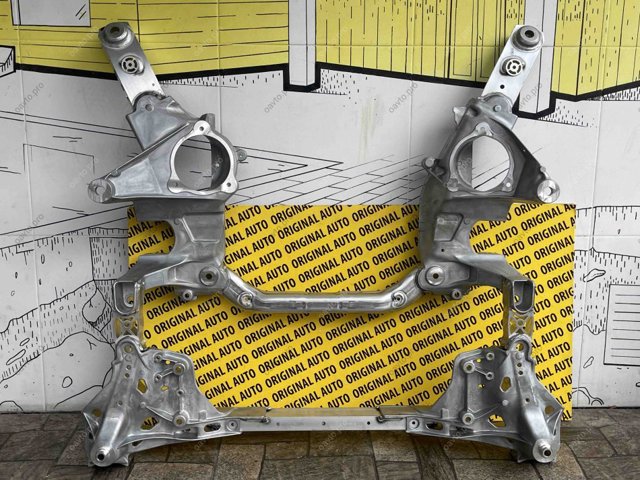 Поперечина передней подвески 31106887340 BMW