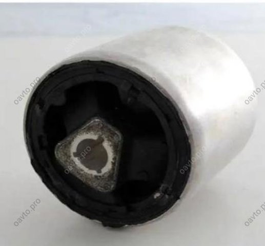 Сайлентблок нижний передней подвески 31126765992 BMW