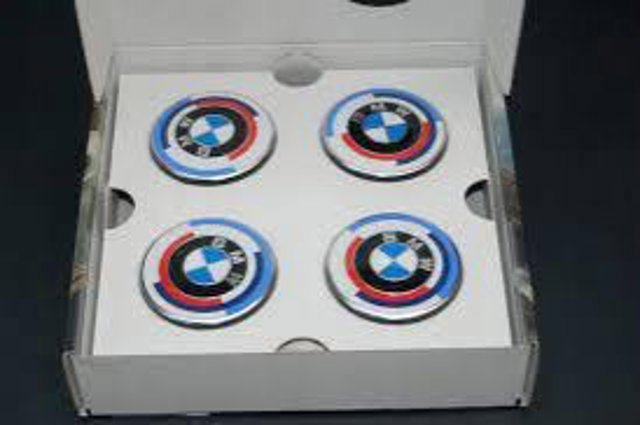 Накладки на арки авто с пистонами 36125A57484 BMW