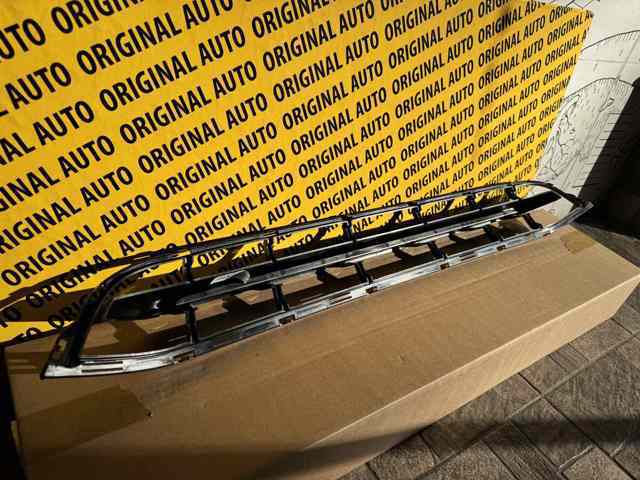 51117399898 BMW Решетка бампера переднего центральная купить в Украина