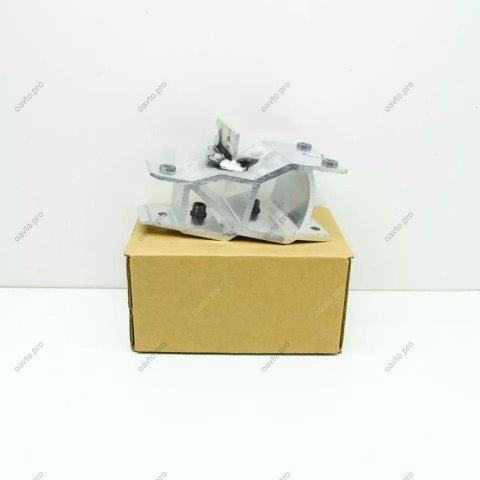 Кронштейн радиатора нижний 51117399966 BMW