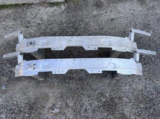 Буфер бампера переднего 51117421599 BMW