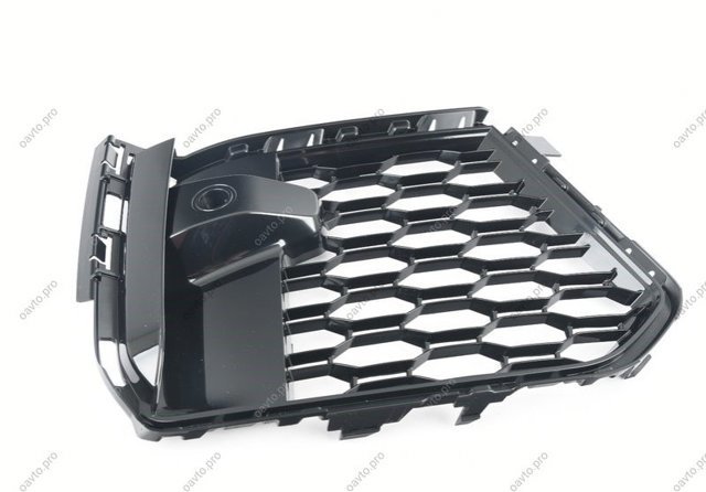Решетка радиатора правая 51118069946 BMW