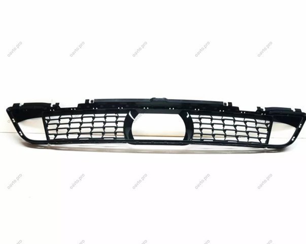 Решетка бампера переднего нижняя 51118098664 BMW