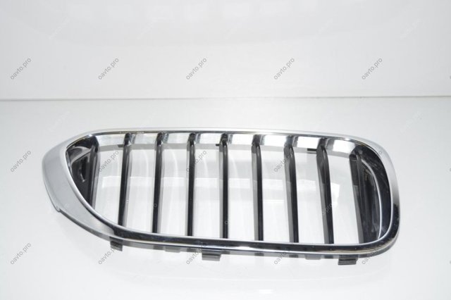 Решетка радиатора правая 51137390864 BMW