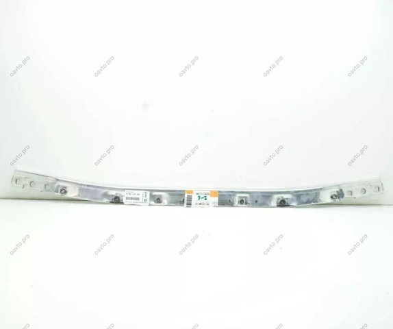 Рамка радиатора верхняя 51647357205 BMW