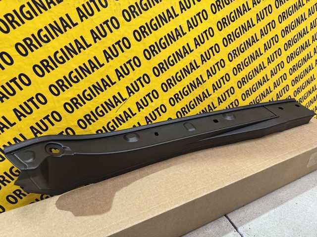 51767486825 BMW Уплотнитель крыла купить в Ирпень