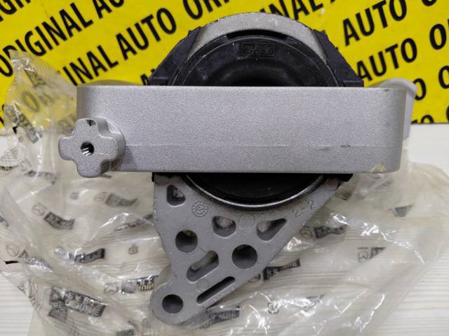 Правая опора двигателя B38M39060B MAZDA