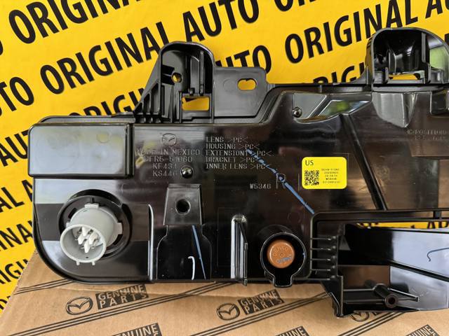 MAZDA DGH951060 Указатель поворота правый в наличии Харьков