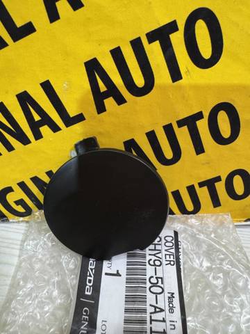 Передняя заглушка бампера буксировочного крюка GHY950A11 MAZDA