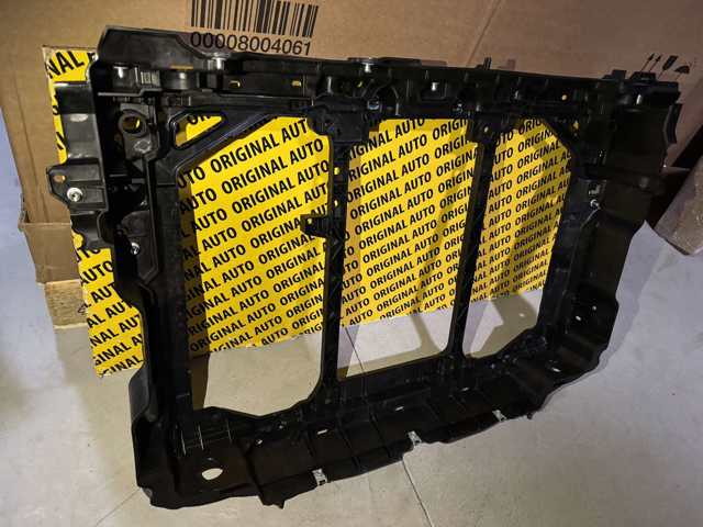 Рамка крепления радиатора K15653110B MAZDA