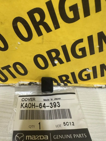 KA0H64393 Заглушка отверстия аварийной разблокировки селектора АКПП купить Черновцы