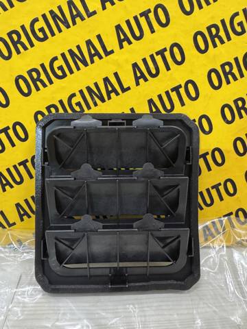 KB7W51920 MAZDA Решетка вентиляции салона задняя купить в Кривой Рог