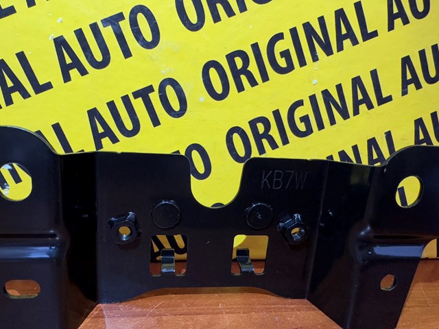 Кронштейн замка капота KB7W5215Y MAZDA