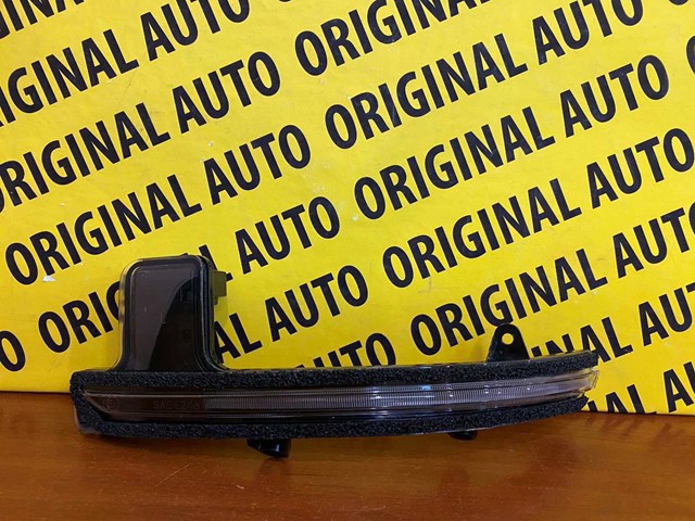 Левый указатель поворота зеркала KB7W69182 MAZDA