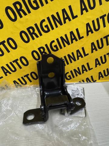 Дверной шарнир задний правый KB7W72240 MAZDA