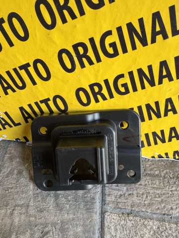 KB8A50151 MAZDA Кронштейн решетки радиатора купить в Тернополь