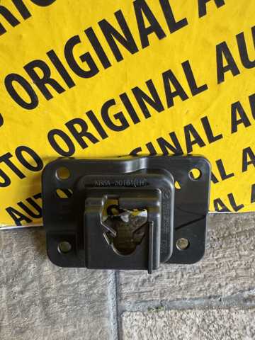 Кронштейн решетки радиатора KB8A50161 MAZDA