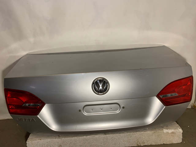 Крышка багажника 5C6827025A VAG