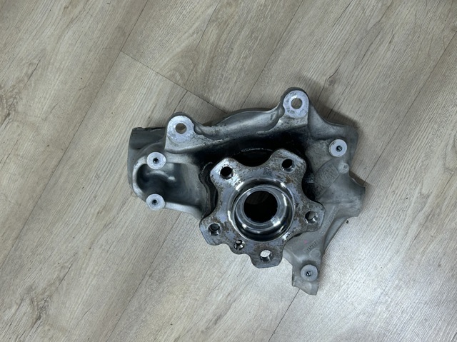 BMW 31216878611 Цапфа (поворотный кулак) передний левый в наличии Львов