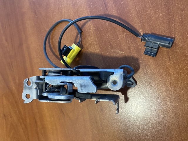 Замок капота, левый 51237468349 BMW