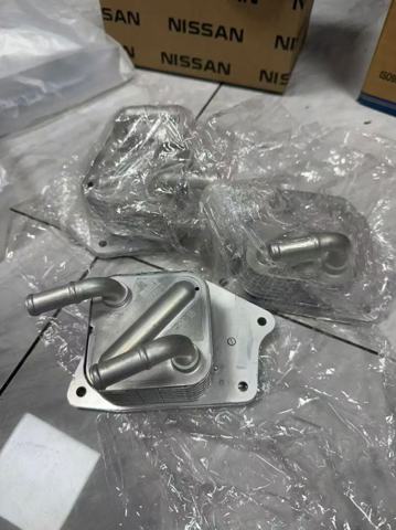 Радиатор масляный 213056RC1A NISSAN