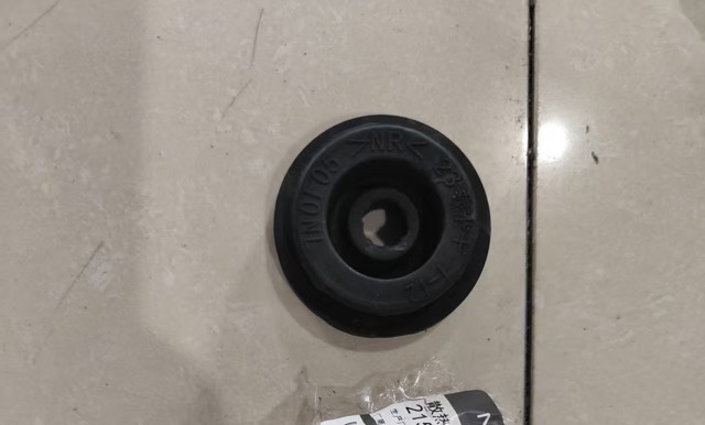 Подушка крепления радиатора верхняя 21506AX300 NISSAN