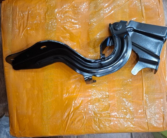 Шарнир капота правый 654004BA0A NISSAN