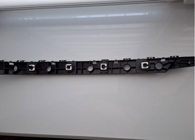 Левый кронштейн заднего бампера 852204BA0A NISSAN
