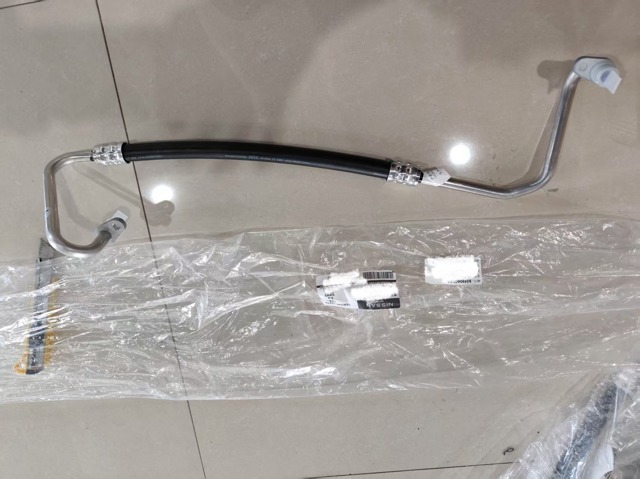 Шланг кондиционера, от компрессора к радиатору 924904CL5A NISSAN