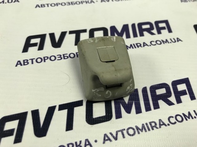 1343869 Фиксатор солнцезащитного козырька купить Житомир