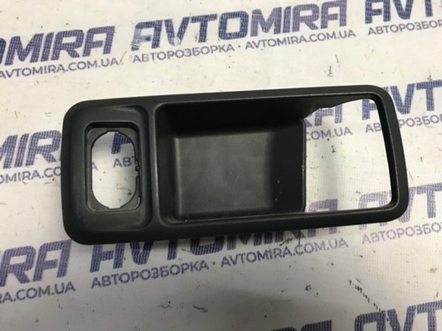 FORD 1576041 Облицовка внутренней ручки двери передней правой в наличии Кривой Рог