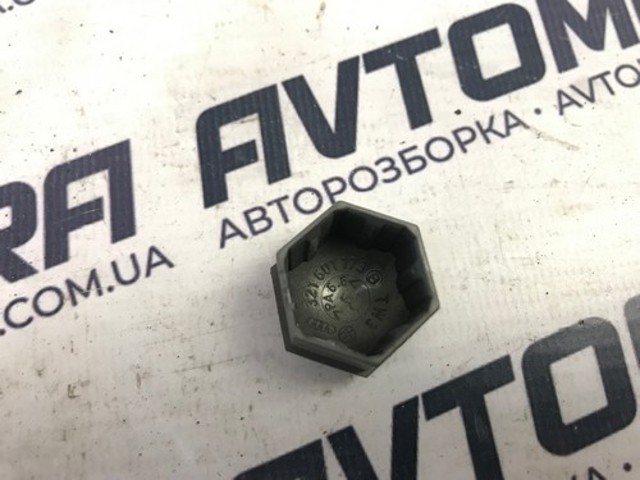 321601173 VAG Колпачок колесного болта купить в Кривой Рог