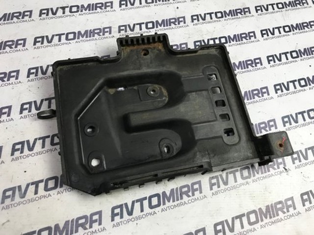 HYUNDAI 371502H000 Полка под аккумулятор в наличии Ровно