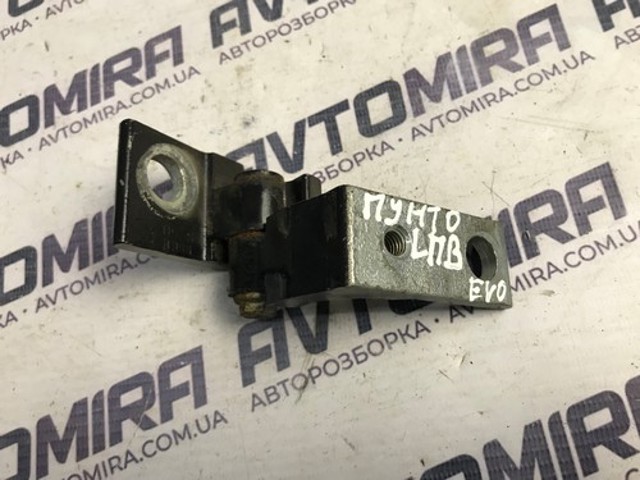 FIAT 51825647 Петля двери передней левой в наличии Черкассы