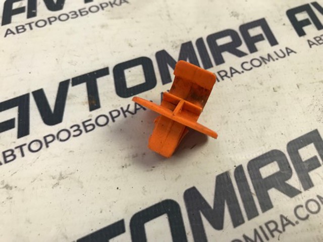 6Y0823397A209 VAG Фиксатор упора капота купить в Ужгород
