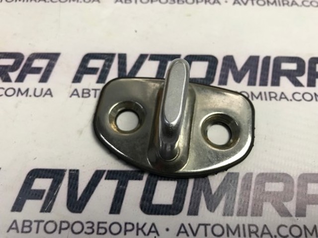 6Y0837033C Петля-зацеп (ответная часть) замка двери задней купить Каменское