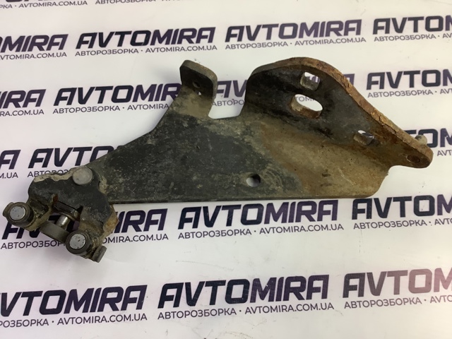 8200497645 RENAULT Ролик двери боковой (сдвижной) правый нижний купить в Киев