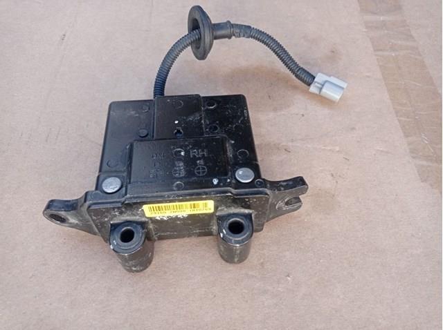 HYUNDAI 791602W000 Петля капота правая в наличии Тернополь