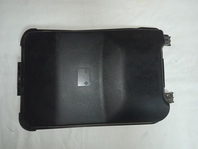 8U0915443 VAG Крышка аккумулятора купить в Ровно