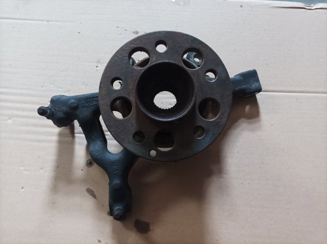 A2043323401 MERCEDES Цапфа передняя правая купить в Одесса