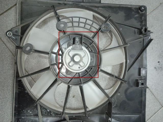 Мотор вентилятора охлаждения лев mazda cx-5 PE0115150A