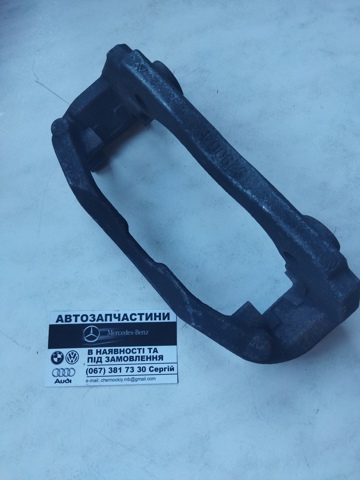 Направляющая скоба суппорта A0004207515 MERCEDES