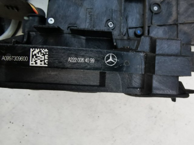Замок задней правой двери  A2220064099 MERCEDES