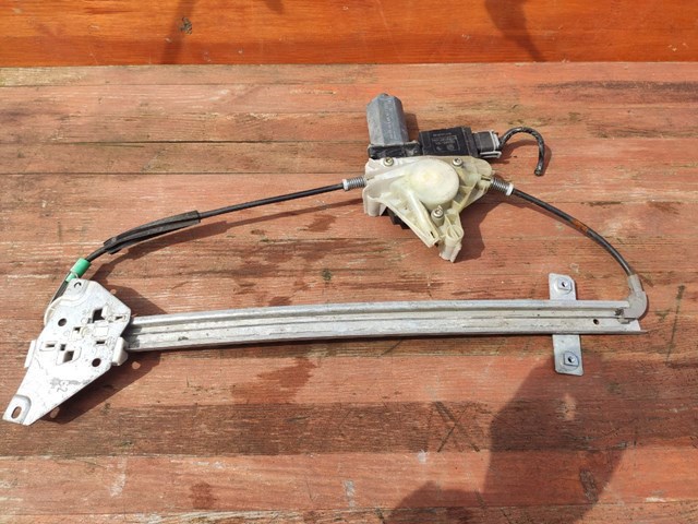 Моторчик стеклоподъемника двери задней, левой 0130821789 BOSCH