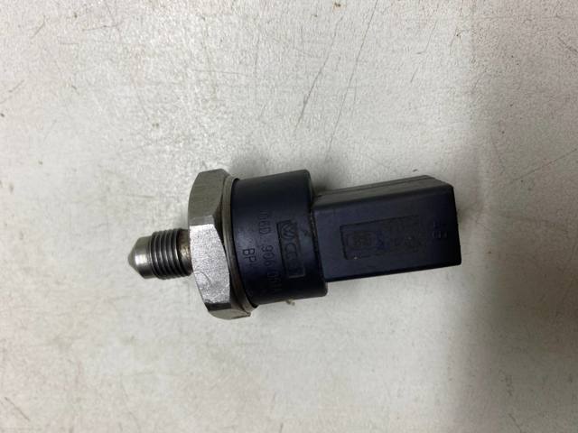 Датчик давления топлива Шкода Суперб 2